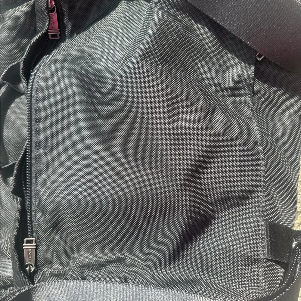 TUMI MESSENGER BAG.